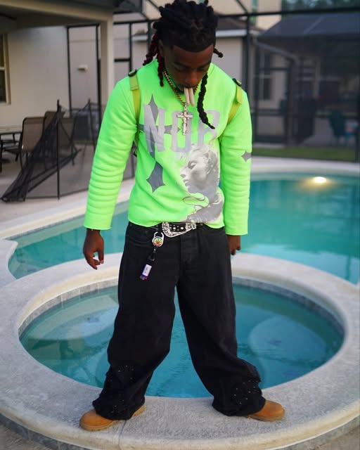Ant by the pool